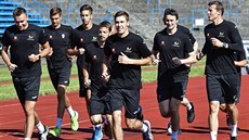 Na atletickém stadionu začala příprava karlovarských volejbalistů. Kombinovat... Na atletickém stadionu začala příprava karlovarských volejbalistů. Kombinovat...