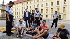 Klimatický piknik pořádaný hnutím Extinction Rebellion se uskutečnil na... Klimatický piknik pořádaný hnutím Extinction Rebellion se uskutečnil na...