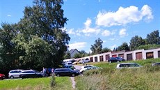 Řidiči při parkování před hlineckým biotopem nepohrdli ani tím sebemenším... Řidiči při parkování před hlineckým biotopem nepohrdli ani tím sebemenším...