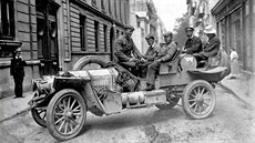 Automobil Thomas Flyer, který se v roce 1908 zúastnil závodu z New Yorku do...