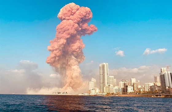 Libanonským hlavním mstem Bejrútem otásly silné výbuchy. (4. srpna 2020) 