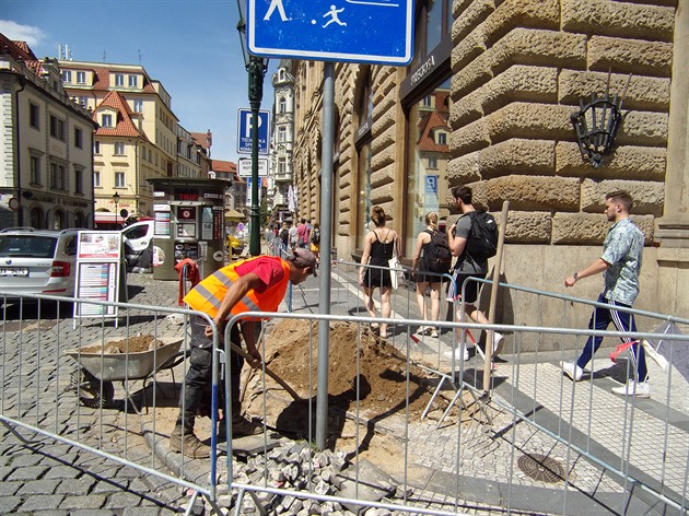 Výkopové práce v Melantrichově ulici.