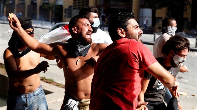 V Libanonu probhaj mohutn demonstrace proti vld. (8. srpna 2020)