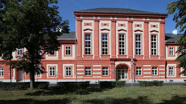 Rokokový palác si nechal v letech 1784 až 1787 postavit Kaspar Wieser, stavební podnikatel a provozovatel cihelen.