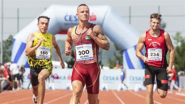 Jan Veleba s jistotou vítězí v rozběhu stovky na českém atletickém šampionátu v...