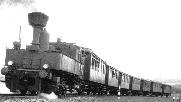 Při největším rozkvětu továrny, která dávala práci až šesti tisícům lidí, táhla mašina i sedm osobních vagonů.