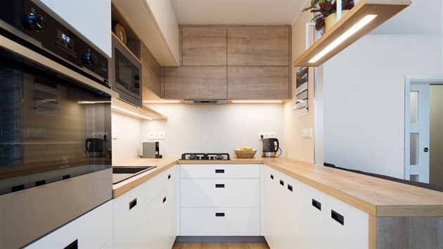 V kuchyni vyuili architekti celou vku mstnosti, aby zskali co nejvt lon prostor.