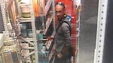 Policie pátrá po ozbrojeném muži, který ukradl v chebském obchodním domě... Policie pátrá po ozbrojeném muži, který ukradl v chebském obchodním domě...
