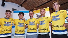 Univerzitní hokejový tým HC North Wings Ústí nad Labem. Zleva stojí David... Univerzitní hokejový tým HC North Wings Ústí nad Labem. Zleva stojí David...