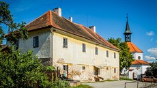 Farní budova ve Skočicích stojí od roku 1787 Farní budova ve Skočicích stojí od roku 1787