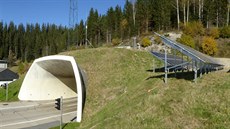 Tunel osvětlený pomocí solárních panelů Tunel osvětlený pomocí solárních panelů