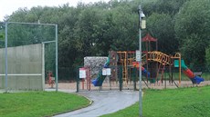 Sportoviště a hřiště u jihlavského Hellerova rybníka je častým terčem vandalů.... Sportoviště a hřiště u jihlavského Hellerova rybníka je častým terčem vandalů....