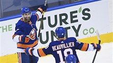 Jordan Eberle z New York Islanders slaví svůj gól. Jordan Eberle z New York Islanders slaví svůj gól.