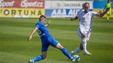 Jiří Klíma (vpravo) z Boleslavi a Martin Koscelník z Liberce bojují o míč. Jiří Klíma (vpravo) z Boleslavi a Martin Koscelník z Liberce bojují o míč.