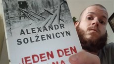 Zakladatel antikvariátu Knihobot Dominik Gazdoš pochází ze Zlína. Zakladatel antikvariátu Knihobot Dominik Gazdoš pochází ze Zlína.