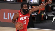 Do útoku! velí James Harden z Houstonu v zápase s Dallasem. Do útoku! velí James Harden z Houstonu v zápase s Dallasem.