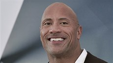 Dwayne Johnson není jen herec, ale také bývalý hráč amerického fotbalu.... Dwayne Johnson není jen herec, ale také bývalý hráč amerického fotbalu....