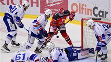 Kelly Klíma z Hradce Králové před brněnskou brankou Kelly Klíma z Hradce Králové před brněnskou brankou