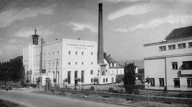 Snímek uherskobrodského pivovaru z roku 1937, kdy byla dokonená jeho rozsáhlá...