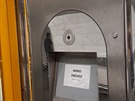 Na stanici metra Muzeum jsou nefunkční od konce roku 2019 zařízení s dopravními informacemi. Lidová tvořivost nenechala na sebe čekat. Na stanici metra Muzeum jsou nefunkční od konce roku 2019 zařízení s dopravními informacemi. Lidová tvořivost nenechala na sebe čekat.