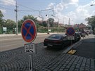 TSK do Nádraží ulice ve směru Smíchovské nádraží / Plzeňka umístila dvacet jedna mobilních značek zakazující zastavení. Od 15. do 28. srpna zde budou dělníci opravovat tramvajovou trať. V provozu bude náhradní autobusová doprava X20. TSK do Nádraží ulice ve směru Smíchovské nádraží / Plzeňka umístila dvacet jedna mobilních značek zakazující zastavení. Od 15. do 28. srpna zde budou dělníci opravovat tramvajovou trať. V provozu bude náhradní autobusová doprava X20.