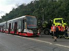 Na Radlické ulici u vjezdu do tunelu Mrázovka došlo v 8:46 hod. k nehodě tramvaje linky 7 a autobusu linky X12, tramvaj vykolejila. Cestujícím se naštěstí nic nestalo. Linka 7 je z centra zkrácena do zast. Anděl a následně odkloněna přes zast. Na Knížecí Na Radlické ulici u vjezdu do tunelu Mrázovka došlo v 8:46 hod. k nehodě tramvaje linky 7 a autobusu linky X12, tramvaj vykolejila. Cestujícím se naštěstí nic nestalo. Linka 7 je z centra zkrácena do zast. Anděl a následně odkloněna přes zast. Na Knížecí