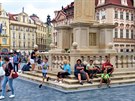 Po odstranění plotu, který byl umístěn kolem mariánského sloupu, místo okamžitě začalo sloužit pro odpočinek unavených turistů.
Po odstranění plotu, který byl umístěn kolem mariánského sloupu, místo okamžitě začalo sloužit pro odpočinek unavených turistů.