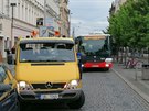 Linka X20 byla na 10 minut zastavena na úseku Na Knížecí - Anděl neschopná odtahová služba měla problém s naložením nabouraného vozu. Linka X20 byla na 10 minut zastavena na úseku Na Knížecí - Anděl neschopná odtahová služba měla problém s naložením nabouraného vozu.