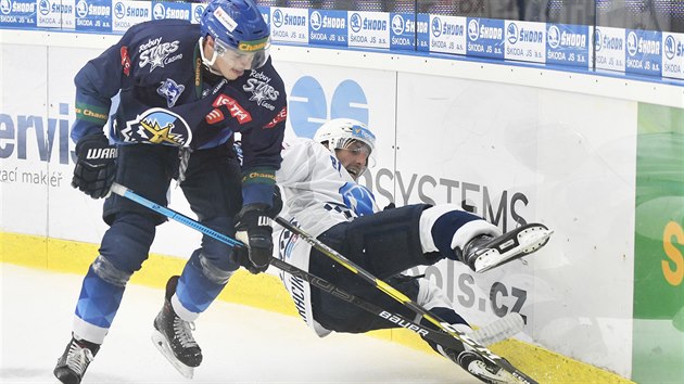 Ondřej Mikliš (vlevo) z Kladna v souboji s Jaroslavem Kracíkem z Plzně. Ondřej Mikliš (vlevo) z Kladna v souboji s Jaroslavem Kracíkem z Plzně.