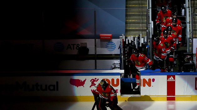 Hokejisté Chicaga nastupují k zápasu předkola play off. Hokejisté Chicaga nastupují k zápasu předkola play off.