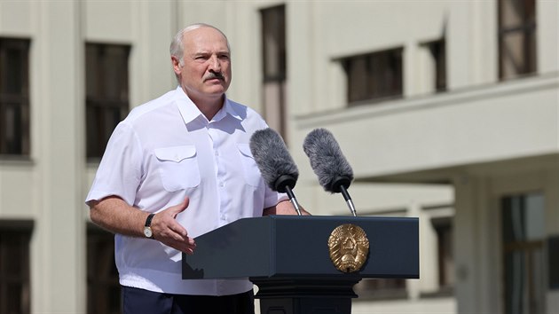 Blorusk prezident Lukaenko promlouv ke svm pznivcm na demonstraci v Minsku. (16. srpna 2020)