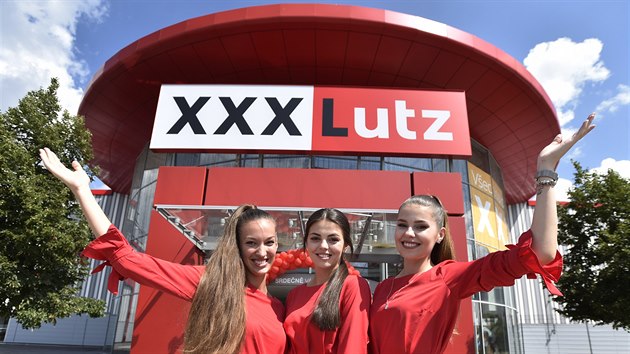 Nbytksk etzec XXXLutz pedstavil v estlicch u Prahy svj obchodn dm, kter pevzal od firmy Kika. (17. srpna 2020)