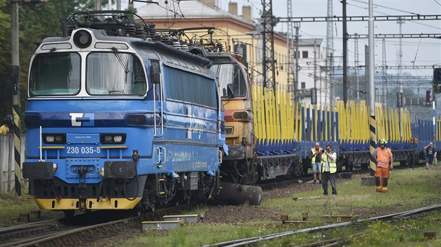 Na Hlavnm ndra eskch drah v Jihlav dolo dnes rno k eleznin nehod. Nkladn vlak projel nvst Stj a narazil do odstaven lokomotivy.