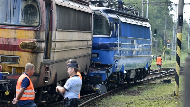 Na Hlavnm ndra eskch drah v Jihlav dolo dnes rno k eleznin nehod. Nkladn vlak projel nvst Stj a narazil do odstaven lokomotivy.