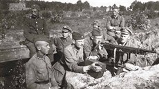 Bitva o Varšavu 1920. Polští vojáci na předměstí hlavního města Bitva o Varšavu 1920. Polští vojáci na předměstí hlavního města