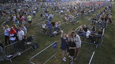 Poněkud neobvyklý pohled na hlediště se naskýtá na britském festivalu Virgin... Poněkud neobvyklý pohled na hlediště se naskýtá na britském festivalu Virgin...