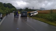 Tragická nehoda u Liptovského Trhovce si ve středu vyžádala pět obětí, čtyři z... Tragická nehoda u Liptovského Trhovce si ve středu vyžádala pět obětí, čtyři z...