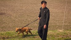 Obyvatel Severní Koreje se psem Obyvatel Severní Koreje se psem