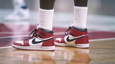 Basketbalista Michael Jordan v botách Nike Air Jordan 1 High (1985) Basketbalista Michael Jordan v botách Nike Air Jordan 1 High (1985)