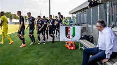 Slávisté pod dohledem klubového šéfa Jaroslava Tvrdíka nastupují k přípravnému... Slávisté pod dohledem klubového šéfa Jaroslava Tvrdíka nastupují k přípravnému...