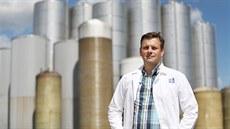 Čtyřiačtyřicetiletý Richard Kornas šéfuje padesáti zaměstnancům Bzeneckého... Čtyřiačtyřicetiletý Richard Kornas šéfuje padesáti zaměstnancům Bzeneckého...