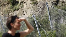 Pádu kamenů na cestu a garáže v jihlavské Křižíkově ulici poblíž Staré plovárny... Pádu kamenů na cestu a garáže v jihlavské Křižíkově ulici poblíž Staré plovárny...