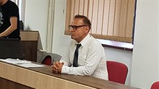 Patrik Příhoda u teplického okresního soudu. (18. srpna 2020) Patrik Příhoda u teplického okresního soudu. (18. srpna 2020)