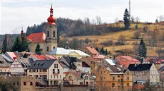 Jedna z dominant Bečova nad Teplou, kostel sv. Jiří, potřebuje stejně jako... Jedna z dominant Bečova nad Teplou, kostel sv. Jiří, potřebuje stejně jako...
