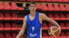 Richard Bálint dribluje s míčem při tréninku reprezentačního týmu v Nymburce. Richard Bálint dribluje s míčem při tréninku reprezentačního týmu v Nymburce.