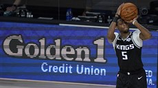 De'Aaron Fox ze Sacramenta při střelbě De'Aaron Fox ze Sacramenta při střelbě