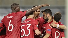 Fotbalisté Manchesteru United se radují po trefě Bruna Fernandese z penalty. Fotbalisté Manchesteru United se radují po trefě Bruna Fernandese z penalty.