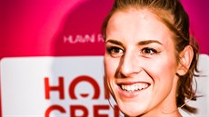 Kateřina Elhotová hovoří s novináři před vyhlášením basketbalistky roku. Kateřina Elhotová hovoří s novináři před vyhlášením basketbalistky roku.