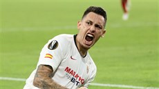 Lucas Ocampos ze Sevilly oslavuje svůj gól. Lucas Ocampos ze Sevilly oslavuje svůj gól.