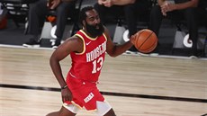 James Harden z Houstonu jde do útoku. James Harden z Houstonu jde do útoku.